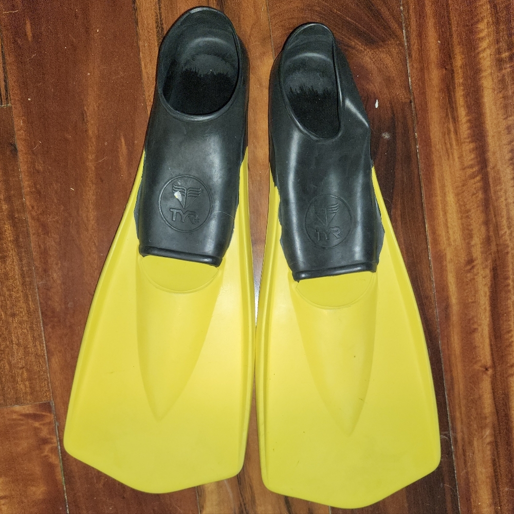 TYR Yellow and Black Swim Fins Size 5 to 7 Victor 4